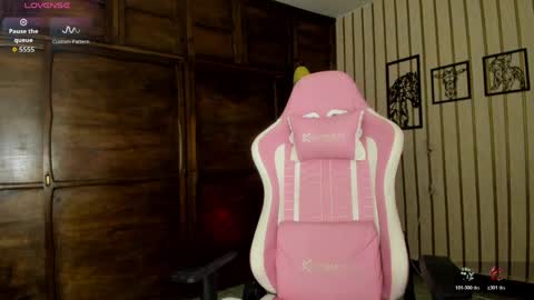 Snapshot of iam_luisa_ chatting on 04/04/26, 04:44 Luisa online show from 04/04/26, 04:44