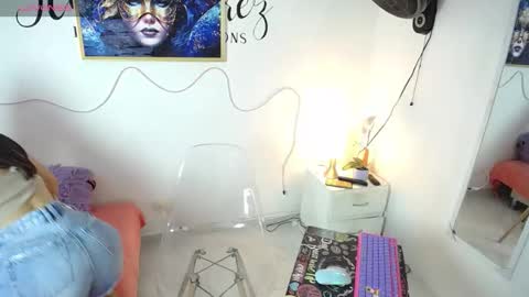 Snapshot of iam_monika chatting on 11/11/25, 08:53 iam_monika online show from 11/11/25, 08:53