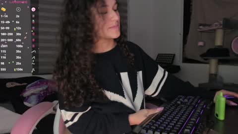 Snapshot of iam_nikki chatting on 01/02/25, 08:39 On instagram Imm  NikkiHelp me reach 100 likes online show from 01/02/25, 08:39