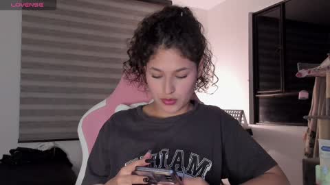 Snapshot of iam_nikki chatting on 02/02/25, 11:21 On instagram Imm  NikkiHelp me reach 100 likes online show from 02/02/25, 11:21