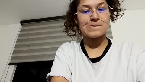 Snapshot of iam_nikki chatting on 02/13/25, 01:40 On instagram Imm  NikkiHelp me reach 100 likes online show from 02/13/25, 01:40