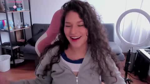 Snapshot of iam_nikki chatting on 12/05/25, 06:48 On instagram Imm NikkiHelp me reach 100 likes online show from 12/05/25, 06:48