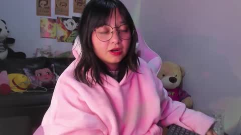 Snapshot of iam_zoechan chatting on 11/22/25, 02:43 Zoe 3 online show from 11/22/25, 02:43