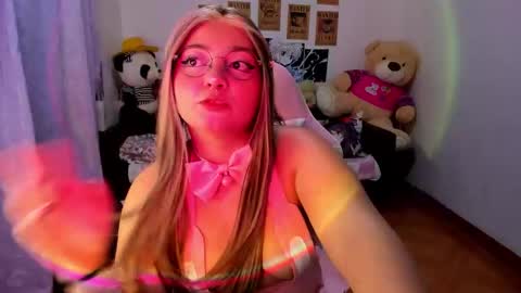 Snapshot of iam_zoechan chatting on 12/13/25, 11:54 Zoe 3 online show from 12/13/25, 11:54