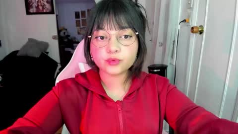 Snapshot of iam_zoechan chatting on 12/17/25, 08:15 Zoe 3 online show from 12/17/25, 08:15