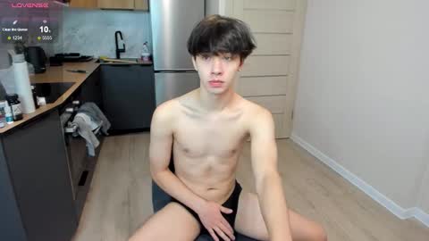 Cassie  STREAMS HERE EVERYDAY online show from 10/01/25, 02:34