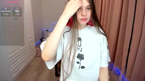 Cassie  STREAMS HERE EVERYDAY online show from 11/03/25, 09:48