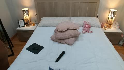 Snapshot of iamcrystal2 chatting on 12/11/24, 07:03 Crystal online show from 12/11/24, 07:03