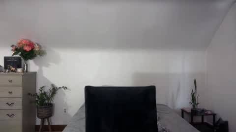 Crystal online show from 10/31/25, 04:30