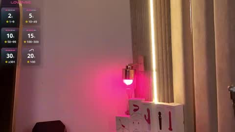 Snapshot of iamnyxy_ chatting on 05/20/26, 10:10 Nyxy online show from 05/20/26, 10:10