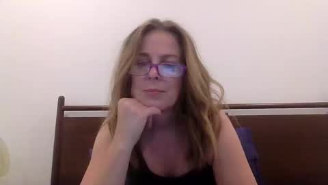 Snapshot of iampoppyy chatting on 10/11/25, 02:22 iampoppyy online show from 10/11/25, 02:22