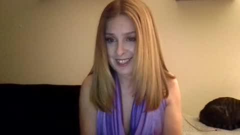 iampoppyy online show from 10/31/25, 09:21