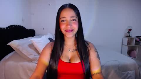 Snapshot of iamroxanne chatting on 10/04/25, 07:50 Camila online show from 10/04/25, 07:50