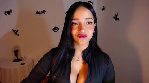Snapshot of iamroxanne chatting on 10/26/25, 03:34 Camila online show from 10/26/25, 03:34