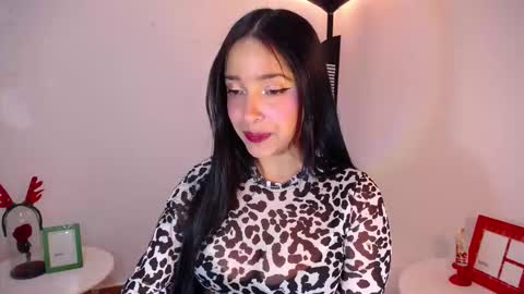 Snapshot of iamroxanne chatting on 12/21/25, 05:03 Camila online show from 12/21/25, 05:03