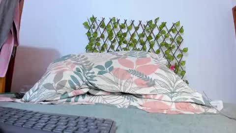 Vicky- independent model  online show from 04/23/26, 02:46