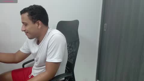 Snapshot of ian_taylor_xxx chatting on 01/26/25, 01:36 ian_taylor_xxx online show from 01/26/25, 01:36