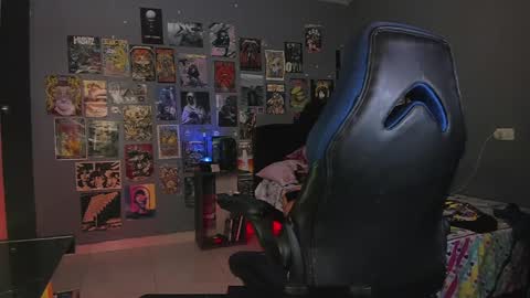 Snapshot of ian_versace chatting on 12/13/24, 05:05 Andres online show from 12/13/24, 05:05