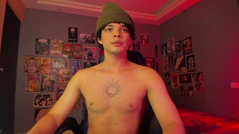 Snapshot of ian_versace chatting on 12/20/24, 01:36 Andres online show from 12/20/24, 01:36