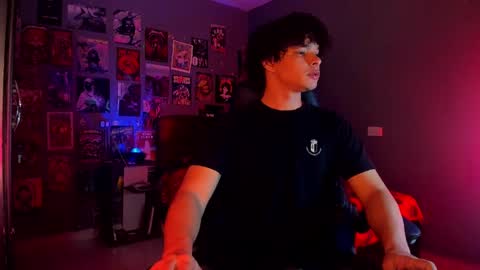 Snapshot of ian_versace chatting on 02/14/25, 01:45 Andres online show from 02/14/25, 01:45