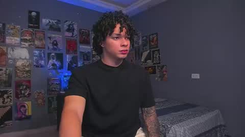 Snapshot of ian_versace chatting on 11/11/25, 05:13 Andres online show from 11/11/25, 05:13