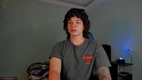 Snapshot of ian_versace chatting on 02/27/26, 09:26 Andres online show from 02/27/26, 09:26