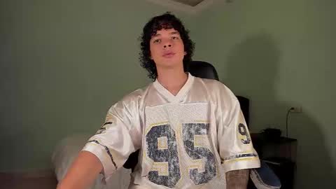 Snapshot of ian_versace chatting on 03/06/26, 02:19 Andres online show from 03/06/26, 02:19