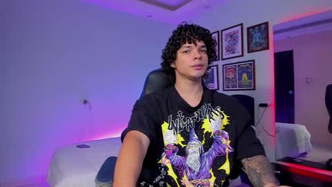 Snapshot of ian_versace chatting on 03/11/26, 01:55 Andres online show from 03/11/26, 01:55