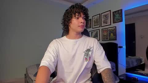 Snapshot of ian_versace chatting on 03/17/26, 04:06 Andres online show from 03/17/26, 04:06