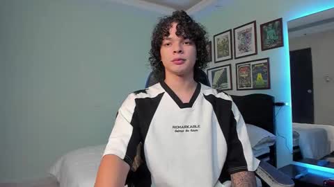 Snapshot of ian_versace chatting on 03/25/26, 02:39 Andres online show from 03/25/26, 02:39