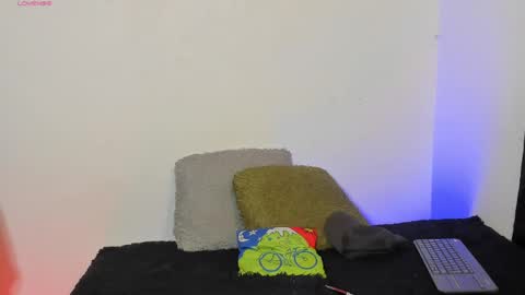 Snapshot of ianlark chatting on 05/19/26, 01:56 Ian Lark online show from 05/19/26, 01:56