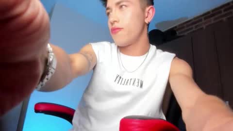 Snapshot of ianwayne_ chatting on 11/26/25, 04:02 Andrew online show from 11/26/25, 04:02