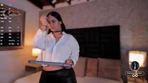 Snapshot of iara_martinez chatting on 10/28/25, 01:03 I A R A online show from 10/28/25, 01:03