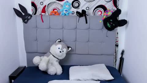 Snapshot of ibiza_cami chatting on 12/03/25, 10:08 Camila online show from 12/03/25, 10:08