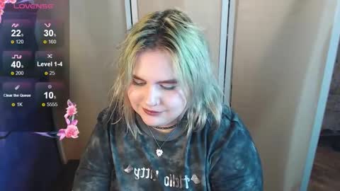 Snapshot of ice_baby01 chatting on 10/12/25, 09:03 Alice Bunny666 online show from 10/12/25, 09:03