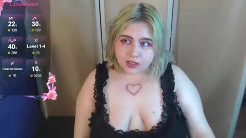 Snapshot of ice_baby01 chatting on 10/14/25, 03:24 Alice Bunny666 online show from 10/14/25, 03:24