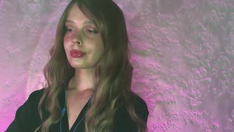 Snapshot of icecreamamy chatting on 09/19/25, 10:32 Nina online show from 09/19/25, 10:32