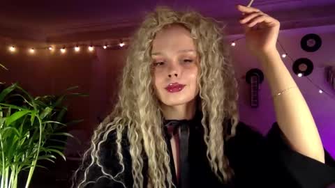 Snapshot of icecreamamy chatting on 01/08/26, 11:51 Nina online show from 01/08/26, 11:51