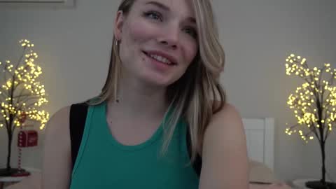 Danielle online show from 02/09/25, 03:12