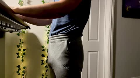 Snapshot of icekingken chatting on 12/17/24, 05:36 Ken online show from 12/17/24, 05:36