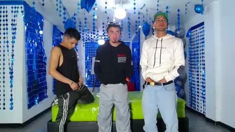 Snapshot of icevermilk chatting on 01/28/25, 05:14 THOMAS AND DAMIAND online show from 01/28/25, 05:14