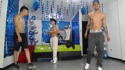Snapshot of icevermilk chatting on 02/13/25, 03:46 THOMAS AND DAMIAND online show from 02/13/25, 03:46