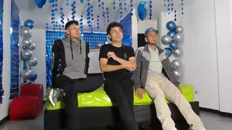 Snapshot of icevermilk chatting on 02/14/25, 12:47 THOMAS AND DAMIAND online show from 02/14/25, 12:47