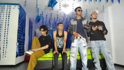 Snapshot of icevermilk chatting on 02/25/25, 12:55 THOMAS AND DAMIAND online show from 02/25/25, 12:55