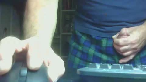 Snapshot of id10t4u chatting on 04/05/26, 04:09 id10t4u online show from 04/05/26, 04:09
