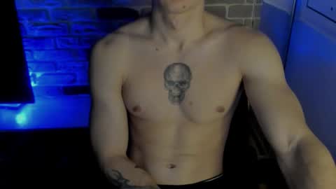 Snapshot of idkiww chatting on 12/22/25, 03:42 yo online show from 12/22/25, 03:42