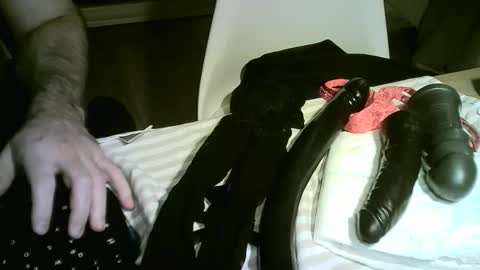 Snapshot of idtravel89 chatting on 03/16/26, 06:45 ... online show from 03/16/26, 06:45