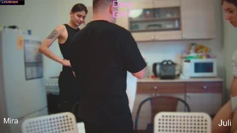 Julia and Mira online show from 12/04/24, 09:40