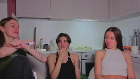 Julia and Mira online show from 11/27/25, 10:17