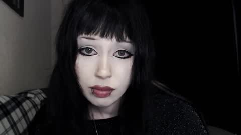 iiiiiiis online show from 10/11/25, 09:24